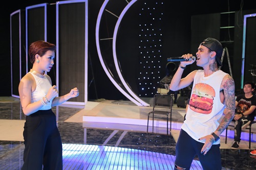 Uyên Linh nhiệt tình hướng dẫn 5 'hot boy' Vietnam Idol 2015 6